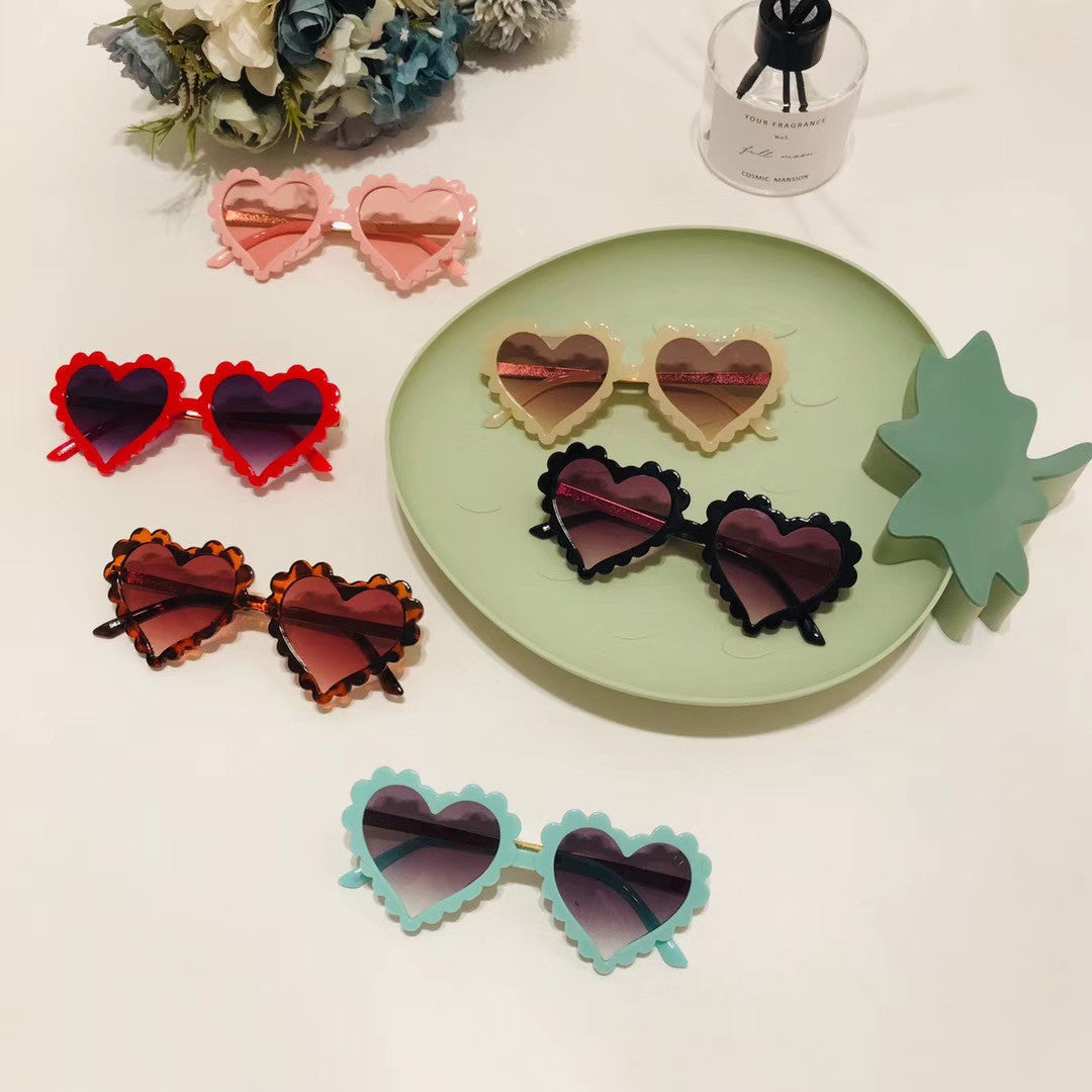 Heart shaped corrugated plastic glasses