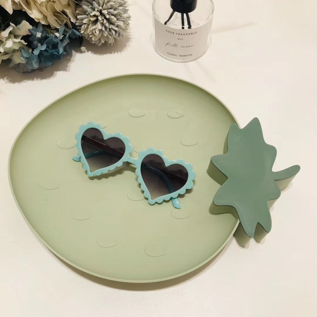 Heart shaped corrugated plastic glasses