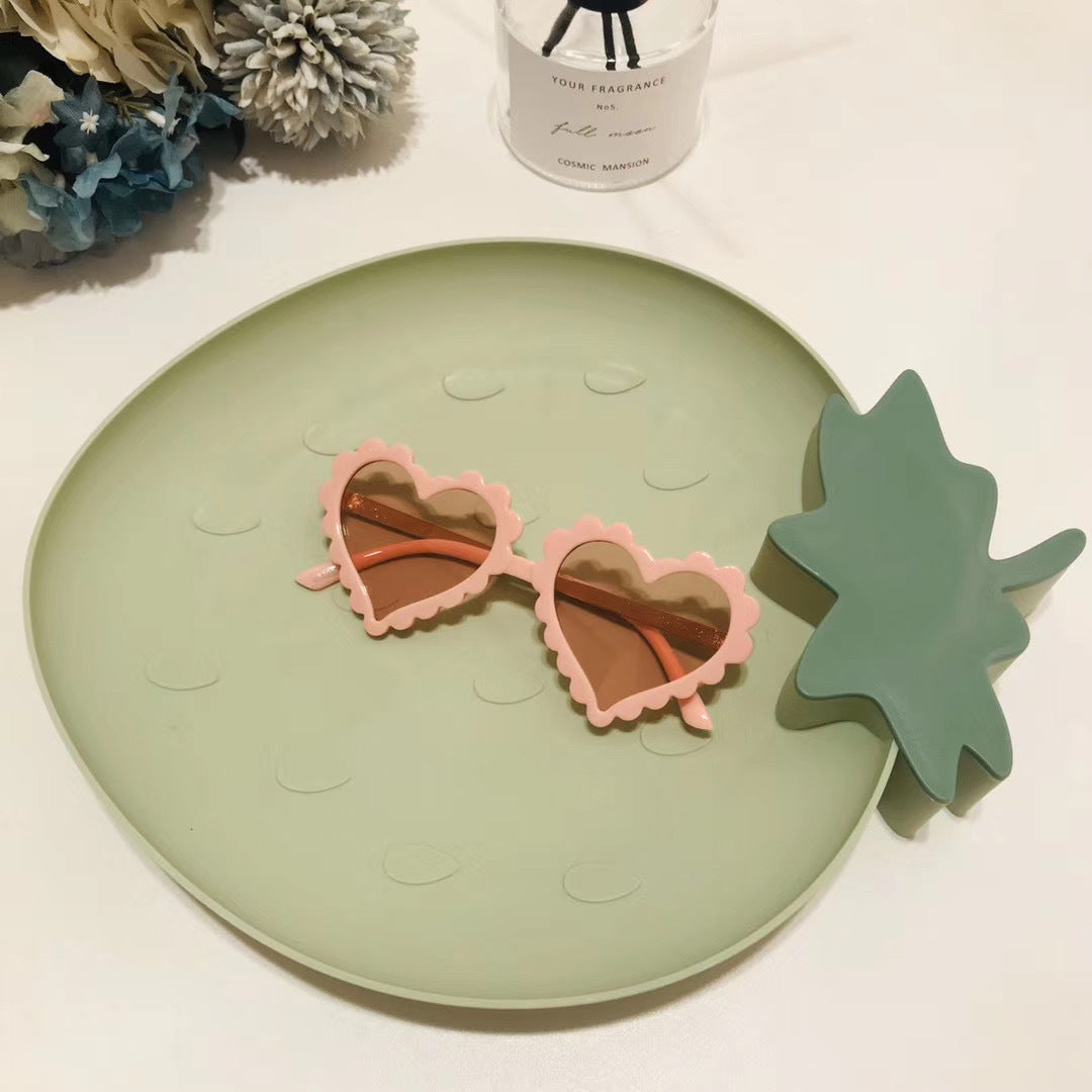 Heart shaped corrugated plastic glasses