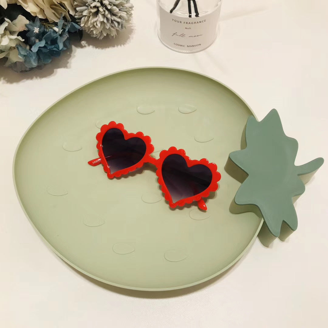 Heart shaped corrugated plastic glasses