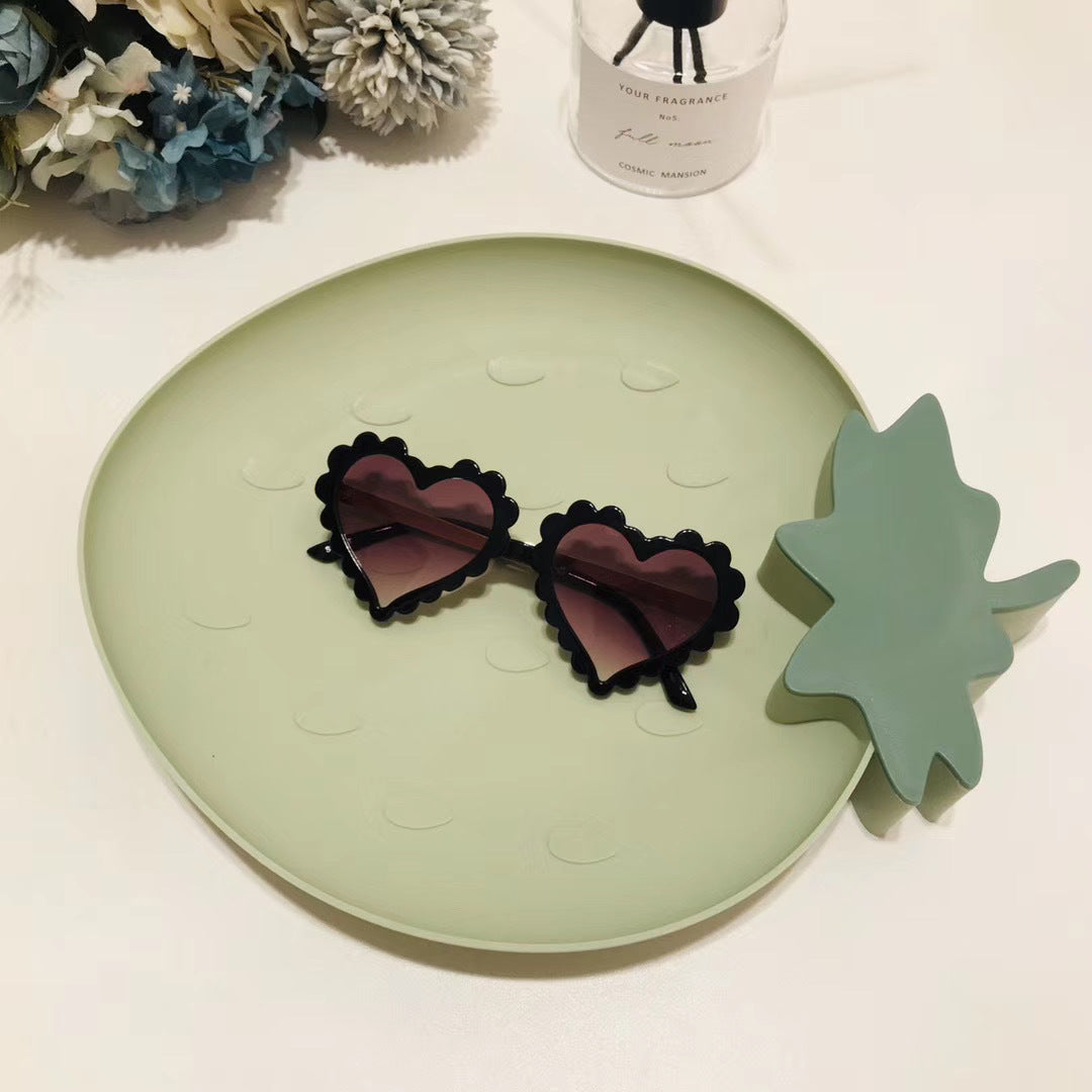 Heart shaped corrugated plastic glasses