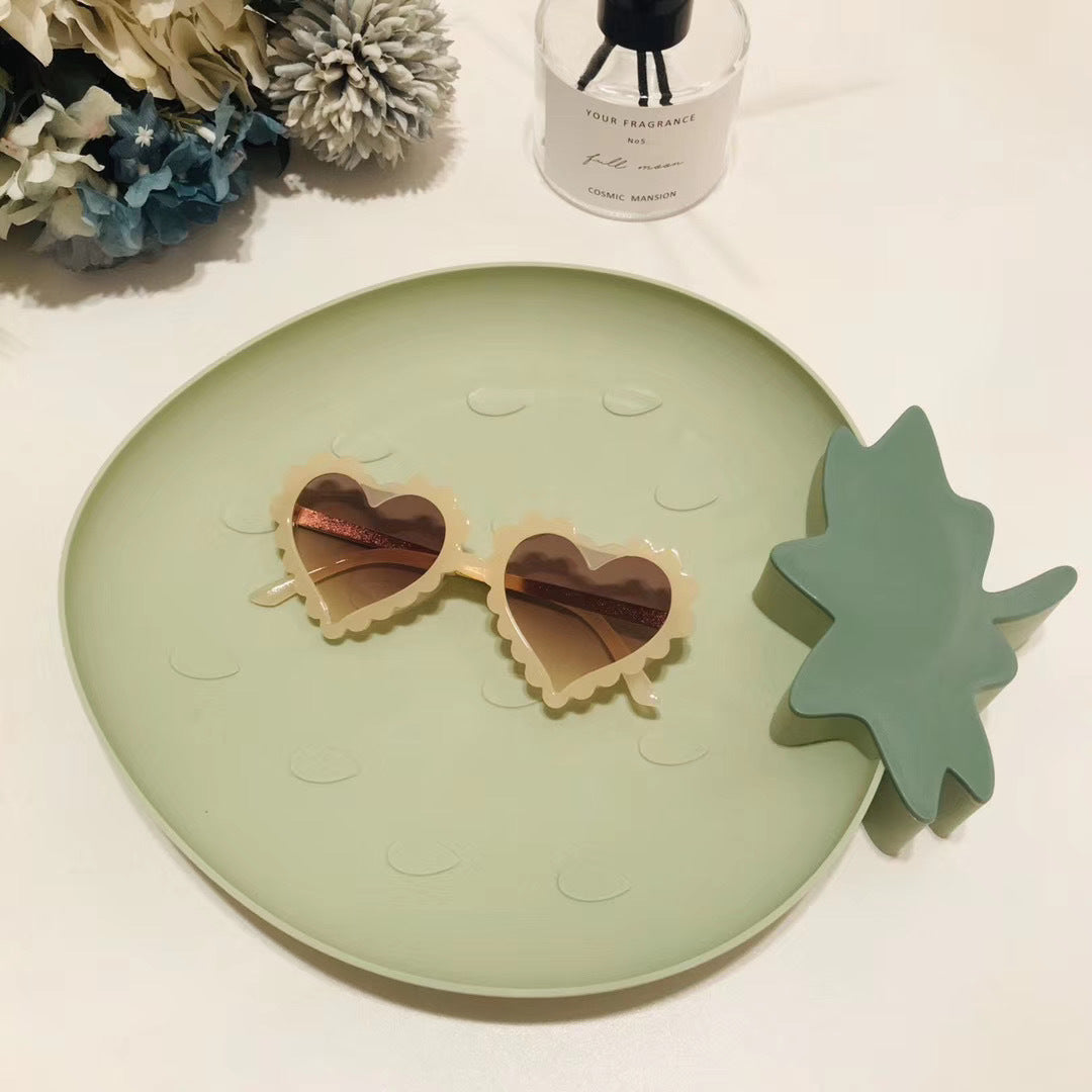 Heart shaped corrugated plastic glasses